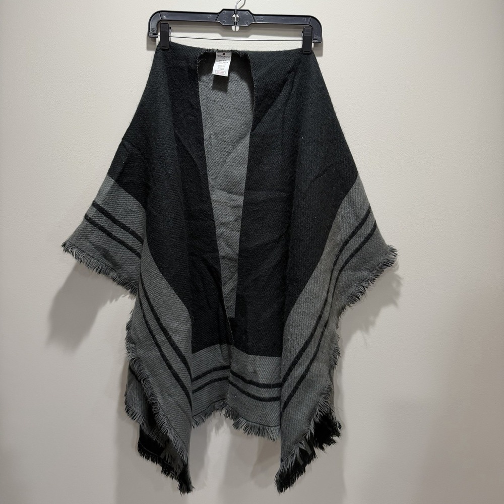 Woolrich Women's Reversible Poncho Cape‎ Wrap Shawl Black Gray Fringe One Size